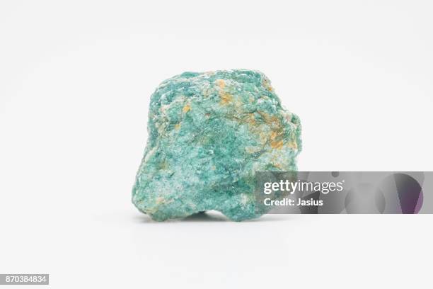 rock mineral macro photo with white background - schist fotografías e imágenes de stock