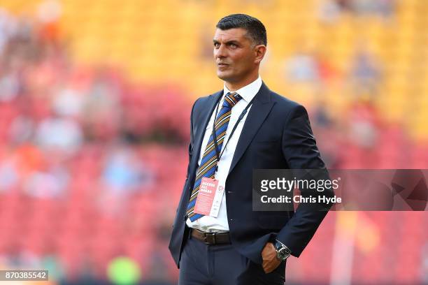 Roar coacj John Aloisi looks on during the round five A-League match between the Brisbane Roar and the Central Coast Mariners at Suncorp Stadium on...