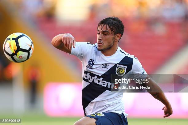 Felix Asdruval Padron Hernandez of the Mariners in action during the round five A-League match between the Brisbane Roar and the Central Coast...