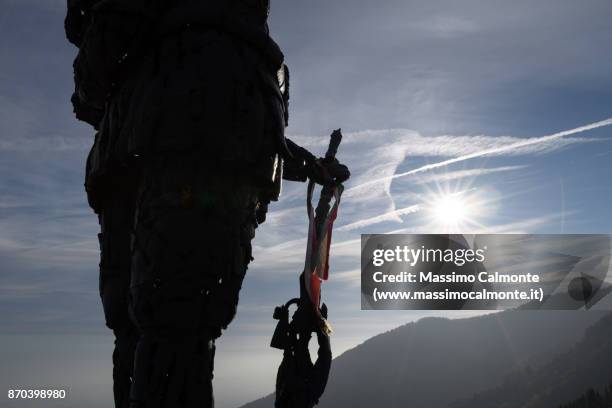 monte palon, "the path of memory" (percorso della memoria) - percorso stock-fotos und bilder