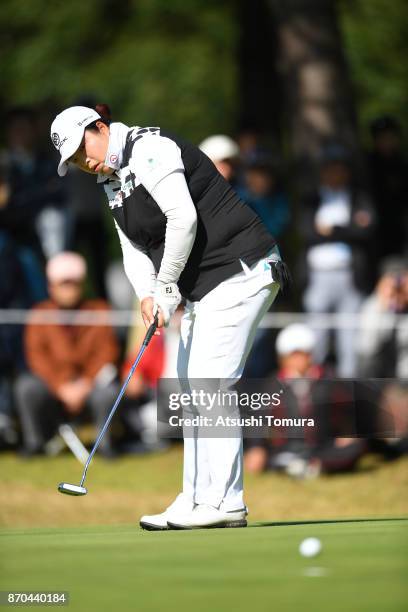Shanshan Feng of China putts on the 3rd hole during the final round of the TOTO Japan Classics 2017 at the Taiheiyo Club Minori Course on November 5,...