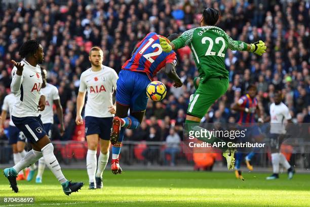 Crystal Palace's French midfielder Mamadou Sakho shoots but fails to score against Tottenham Hotspur's Argentinian goalkeeper Paulo Gazzaniga during...