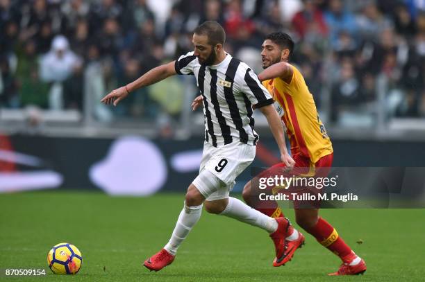 Gonzalo Higuain of Juventus is challenged by Achraf Lazaar of Benevento during the Serie A match between Juventus and Benevento Calcio on November 5,...