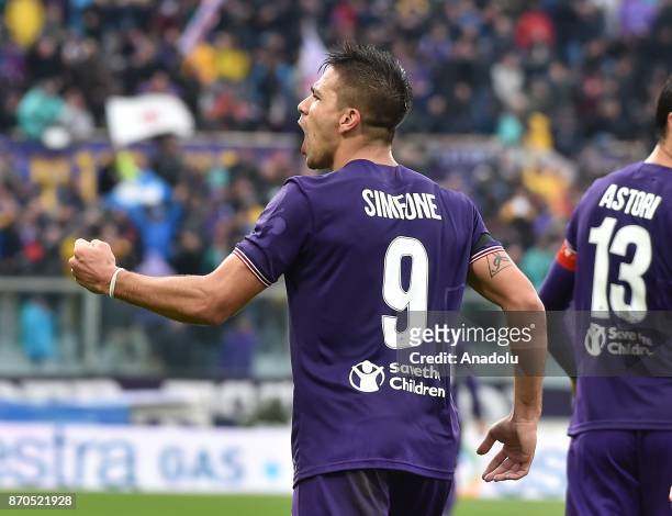 Giovanni Simeone of ACF Fiorentina celebrates his goal during Italian Serie A match between ACF Fiorentina and AS Roma at Stadio Artemio Franchi in...