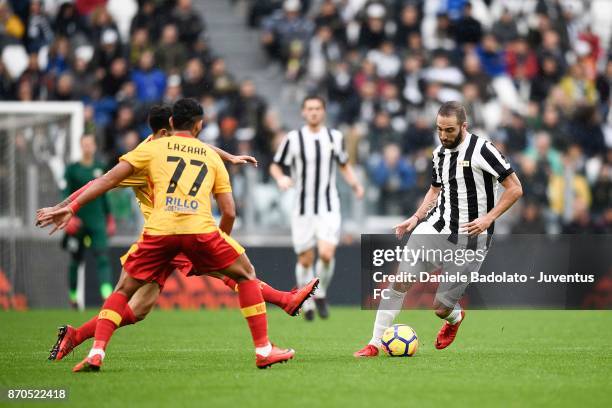 Gonzalo Higuain of Juventus and Achraf Lazaar of Benevento compete for the ball during the Serie A match between Juventus and Benevento Calcio on...