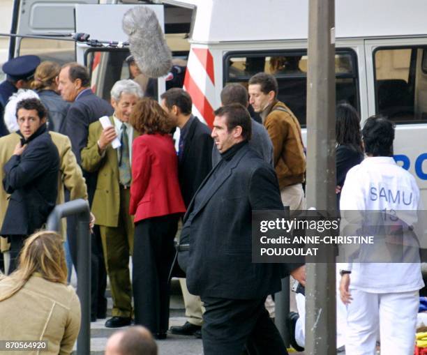 Eric Cantona , l'ex-footballeur professionnel français, interprète, le 16 octobre 2002 à Marseille, le rôle d'un commissaire de police obèse lors du...