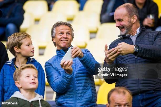 Former Formula 1 driver Jan Lammers joking about control over Hertog with his iPhone during the Dutch Eredivisie match between Vitesse Arnhem and PEC...