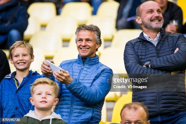 Former Formula 1 driver Jan Lammers joking about control over Hertog with his iPhone during the Dutch Eredivisie match between Vitesse Arnhem and PEC...