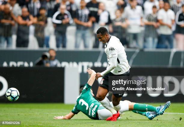 Jo of Corinthians and Edu Dracena of Palmeiras in action during the match between Corinthians and Palmeiras for the Brasileirao Series A 2017 at...