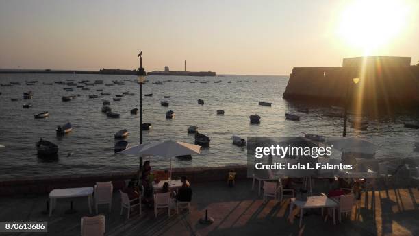 santa catalina castle and caleta beach, cadiz - playa de la caleta stock pictures, royalty-free photos & images