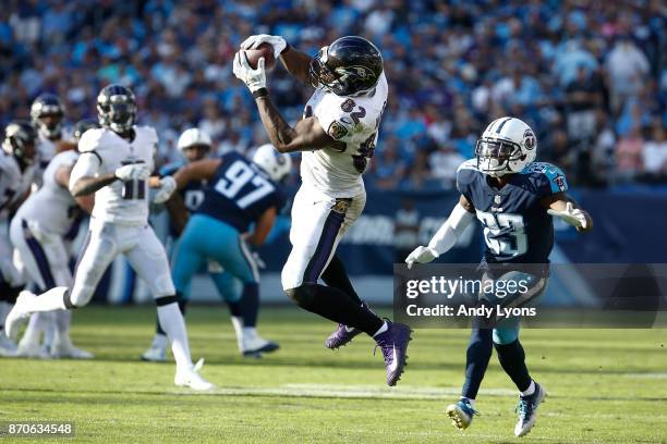 Benjamin Watson of the Baltimore Ravens makes a catch against the Tennessee Titans during the second half at Nissan Stadium on November 5, 2017 in...