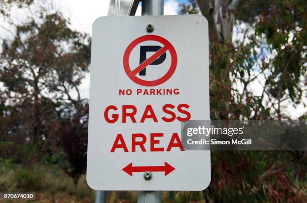 no parking - grass area sign - keep off the grass sign stock pictures, royalty-free photos & images