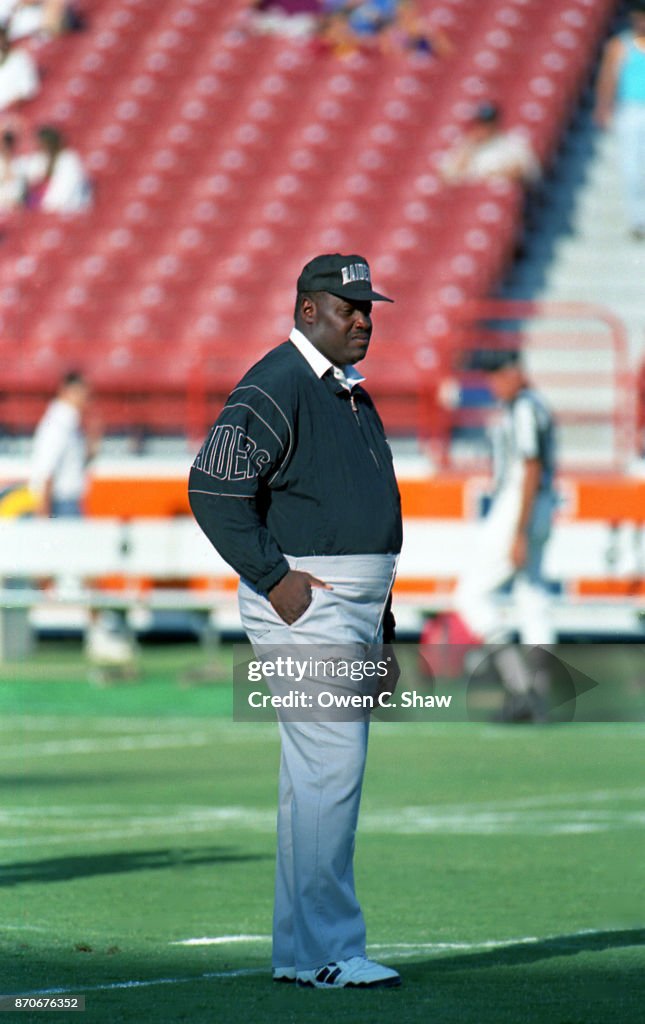 Los Angeles Raiders v Los Angeles Rams