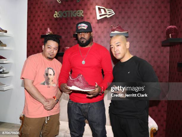 Ghostface Killah poses with fans at New Era Cap 2017 Complex Con Ambassador Collab lounge with A$AP Ferg, Mike Will Made-IT, Jerry Lorenzo, Takashi...