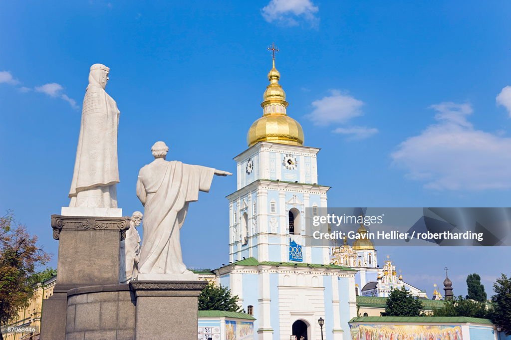 Monument to Princess Olha (Olga) at Mykhaylivska Square in front of St. Michael's Monastery, Kiev, Ukraine, Europe