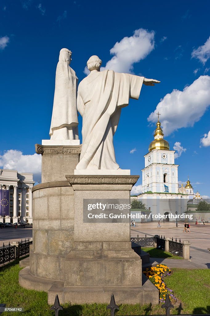 Monument to Princess Olha (Olga) at Mykhaylivska Square in front of St. Michael's Monastery, Kiev, Ukraine, Europe