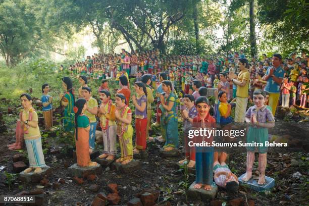 idol offerings at shri azhagar siddhar temple - sumitra stock pictures, royalty-free photos & images