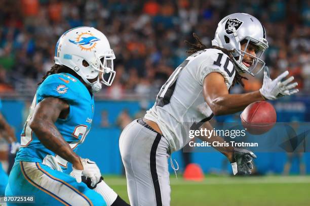 Wide receiver Seth Roberts of the Oakland Raiders attempts to make a catch against the Miami Dolphins at Hard Rock Stadium on November 5, 2017 in...