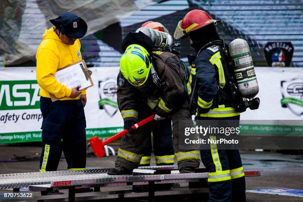 Osorno, Chile. 5 November 2017. The competition &quot;Desafío bomberos de Chile 2017&quot; southern zone was held in the Pleistocene park Chuyaca de...