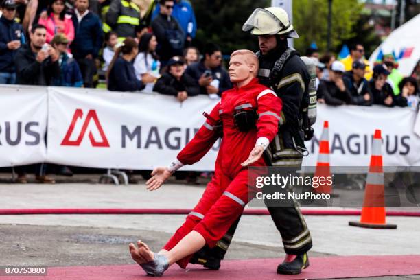 Osorno, Chile. 5 November 2017. The competition &quot;Desafío bomberos de Chile 2017&quot; southern zone was held in the Pleistocene park Chuyaca de...