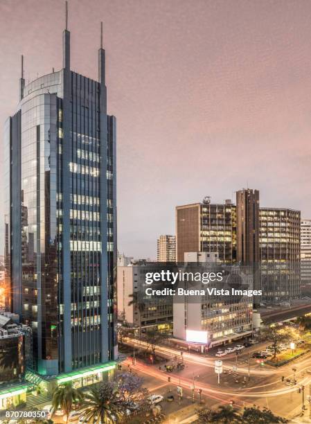 modern buildings downtown nairobi. - nairobi - fotografias e filmes do acervo