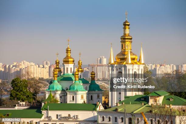 kyiv pechersk lavra in early spring, kyiv, ukraine - oosters orthodoxe kerk stockfoto's en -beelden