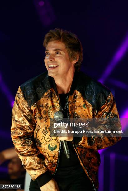 Carlos Baute performs during the concert Cadena 100 por Ellas whose benefits go to the Spanish Association Against Cancer for the fight against...