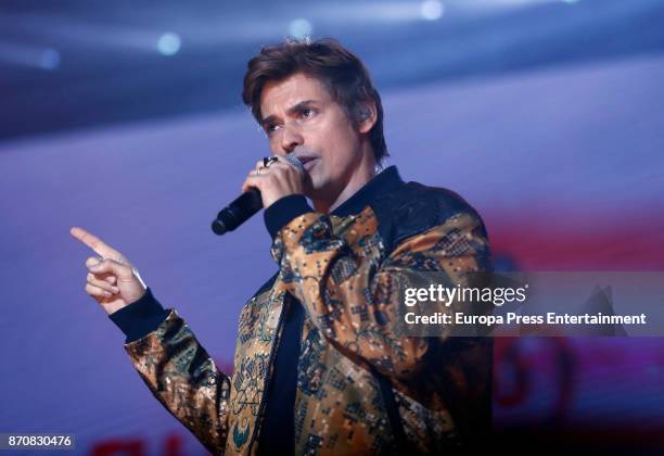 Carlos Baute performs during the concert Cadena 100 por Ellas whose benefits go to the Spanish Association Against Cancer for the fight against...