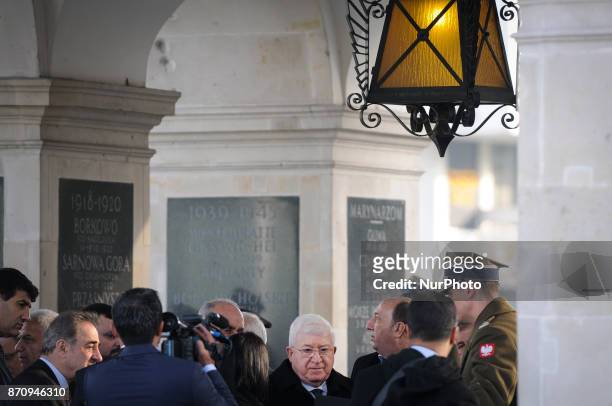 President Fuad Masum of Iraq is een at the Tomb of the Unknown Soldier in Warsaw, Poland on November 6, 2017. Mister Masum is on a two day visit to...