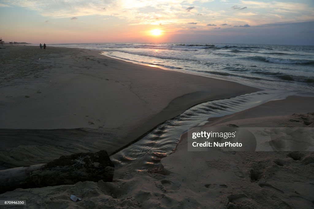 Palestinian Environment Quality Authority highlights pollution of the seawater