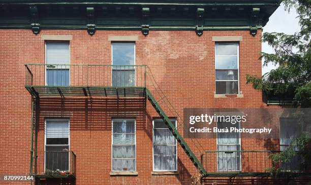 facade of tenement building in brooklyn, new york city - brooklyn apartment stock-fotos und bilder