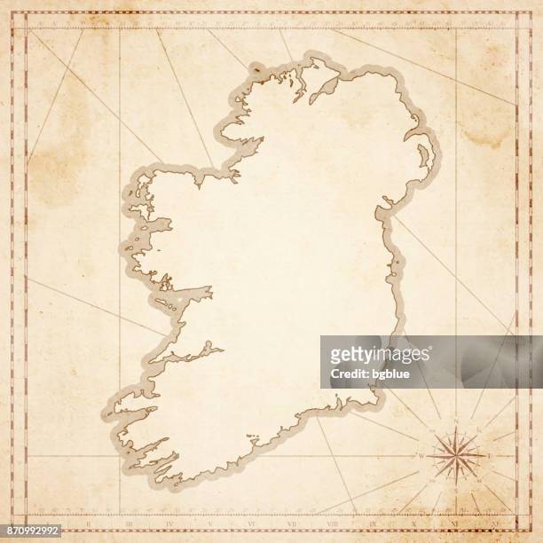 bildbanksillustrationer, clip art samt tecknat material och ikoner med irland karta i retro vintage stil - gamla texturerat papper - ireland