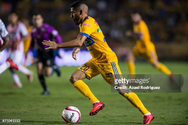 Javier Aquino of Tigres drives the ball during the 16th round match between Tigres UANL and Necaxa as part of the Torneo Apertura 2017 Liga MX at...