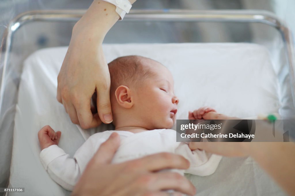 A newborn and his parents at the maternity ward