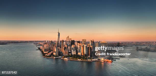 manhattan eiland luchtfoto - lower manhattan stockfoto's en -beelden