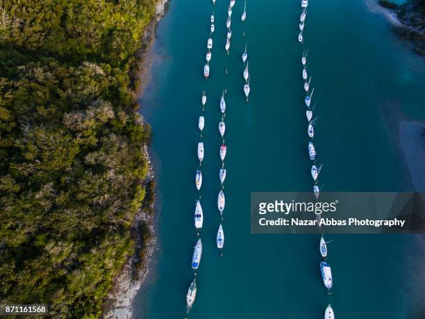 boat parking overhead view. - whangaparoa peninsula bildbanksfoton och bilder