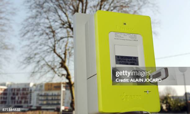 Linky+, le nouveau compteur électrique +communicant+ pour les foyers"- Photo prise le 18 mars 2009 à Tours, du nouveau compteur électronique...