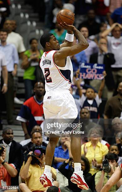 Joe Johnson of the Atlanta Hawks shoots against the Cleveland Cavaliers during Game Four of the Eastern Conference Semifinals during the 2009 NBA...