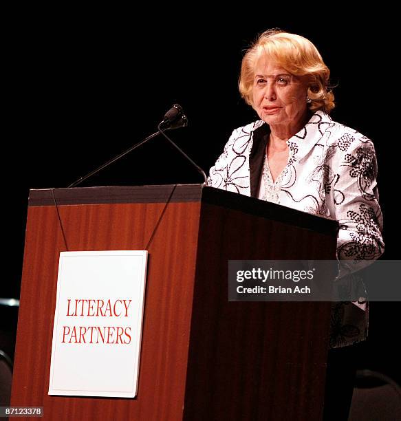 Liz Smith attends the Literacy Partners' 25th Anniversary "Evening of Readings" gala at the Koch Theater, Lincoln Center on May 11, 2009 in New York...