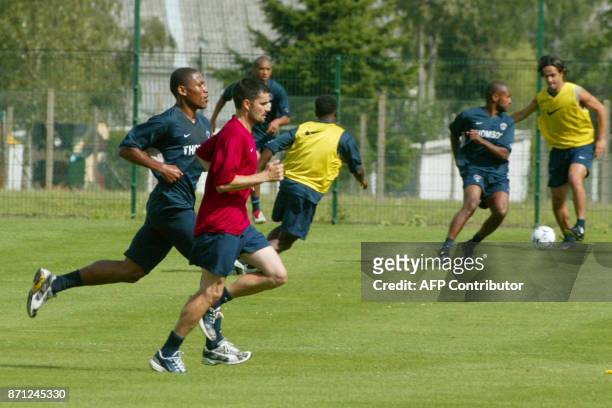 Le défenseur José Pierre-FanFan participe, le 22 juillet 2003 au camp des Loges à Saint-Germain-en-Laye, à une séance d'entraînement avant la reprise...