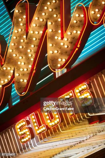 detail view of neon signage - jogos de azar imagens e fotografias de stock