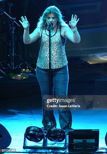 Kelly Clarkson performs onstage at 102.7 KIIS-FM's Wango Tango at Verizon Wireless Amphitheater on May 9, 2009 in Irvine, California.