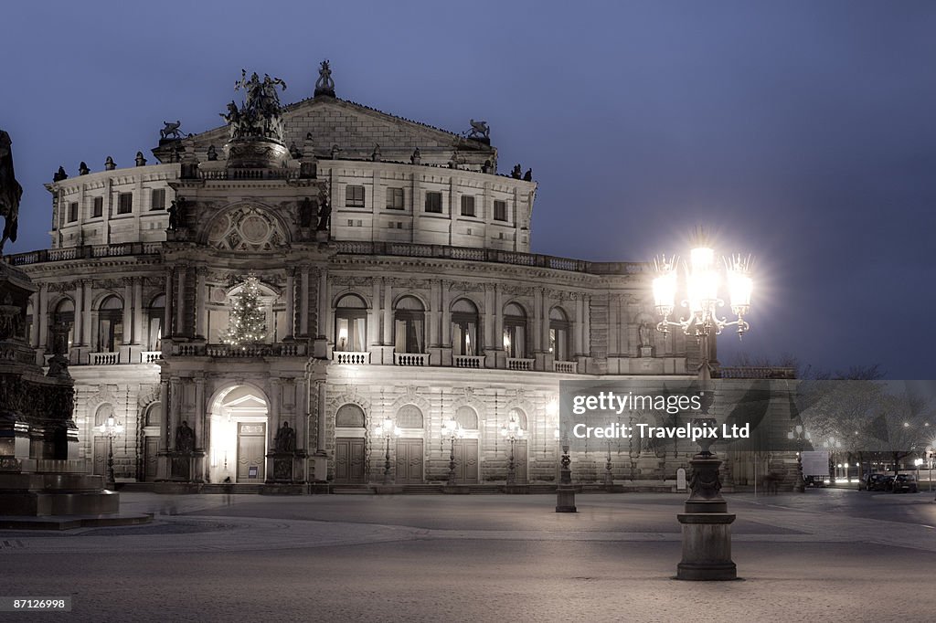 Semperoper house 