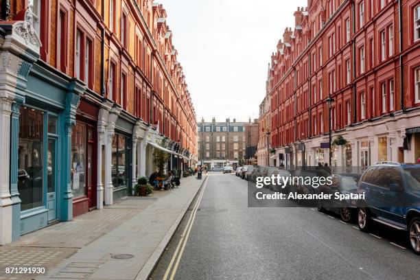 chiltern street on a sunny day, london, uk - marylebone photos et images de collection