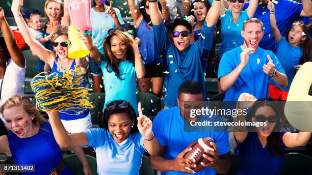crowd cheering - american football crowd in stadium stock pictures, royalty-free photos & images
