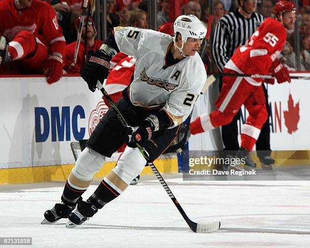 Chris Pronger of the Anaheim Ducks skates with the puck during Game Five of the Western Conference Semifinal Round of the 2009 Stanley Cup Playoffs...