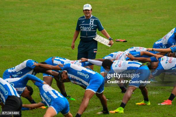 Honduras' coach, Colombian Jorge Luis Pinto, conducts a training session in San Pedro Sula, Honduras, on November 7, 2017 just days ahead of the...