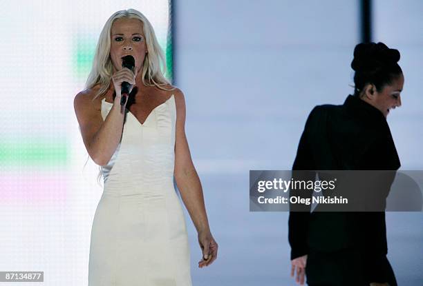 Malena Ernman of Sweden performs during the Eurovision Song Contest 2009 Semi Finals at Olimpiysky Arena on May 12, 2009 in Moscow, Russia. The 2009...