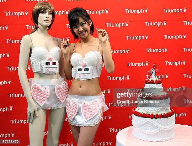 355 Triumph International Japan Photos & High Res Pictures - Getty Images