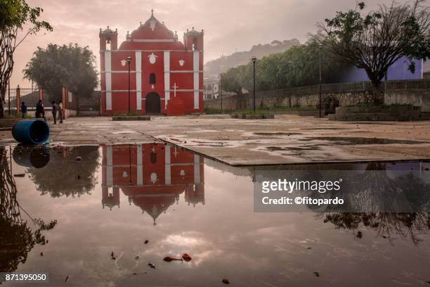 cathedral of san juan cancuc in chiapas - ciudadanos mexicanos fotografías e imágenes de stock